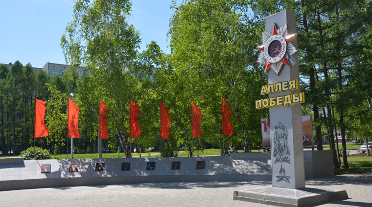 Акция «Цветы у обелиска» - возложение цветов к мемориалу совместно с обучающимися.